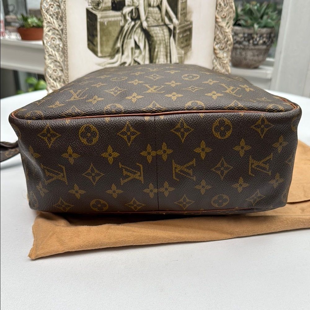 Unisex Authentic Louis Vuitton Monogram Marceau Messenger Bag & LV Dust Bag - Picture 7 of 16